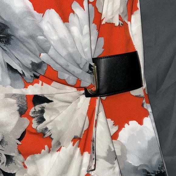 Red floral pho wrap top - Picture 3 of 7